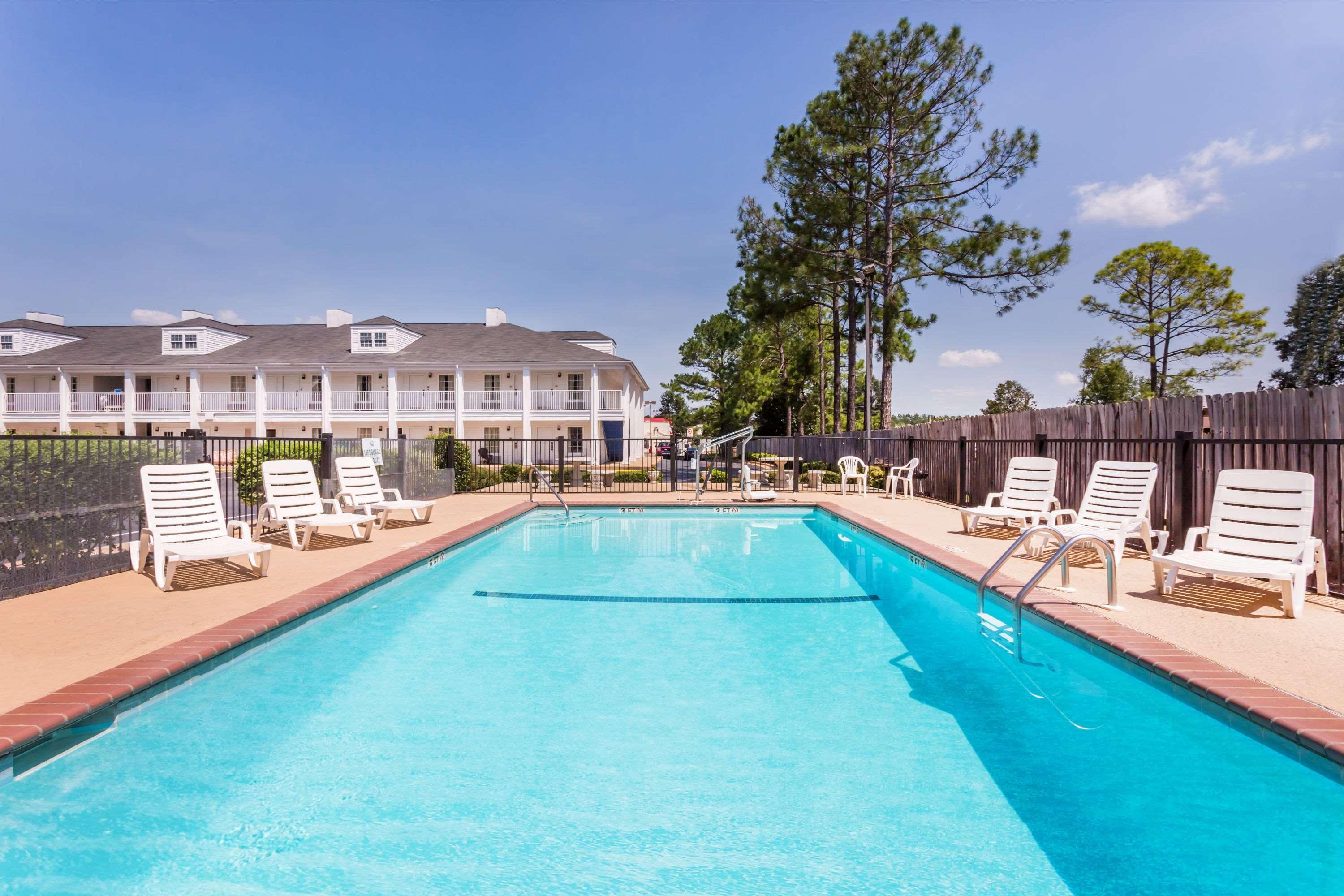 Baymont By Wyndham Albany At Albany Mall Exterior photo